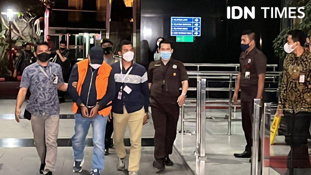 Mantan Panglima Gerakan Aceh Merdeka (GAM) Izil Azhar akhirnya tiba di Gedung Merah Putih Komisi Pemberantasan Korupsi (KPK). (IDN Times/Aryodamar)