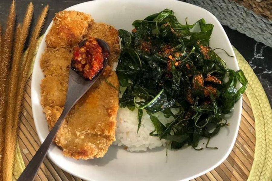 sajian kangkung krispi (instagram.com/kedai.melisa)