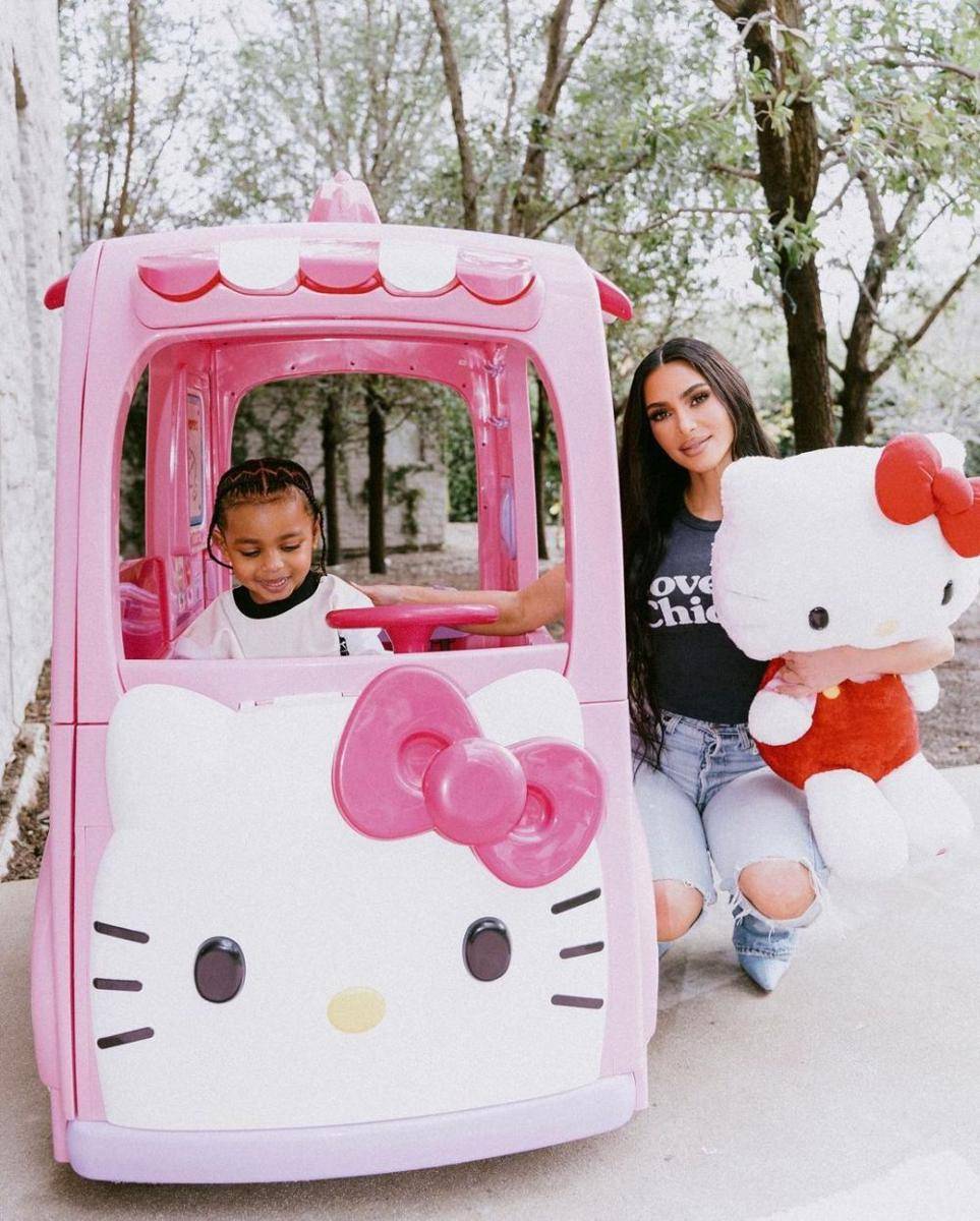 potret ultah Chicago West (instagram.com/kimkardashian)