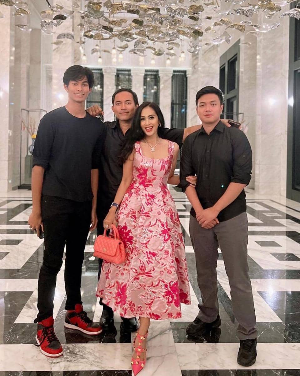 potret ultah ke-52 Diah Permatasari (instagram.com/dps_diahpermatasari)