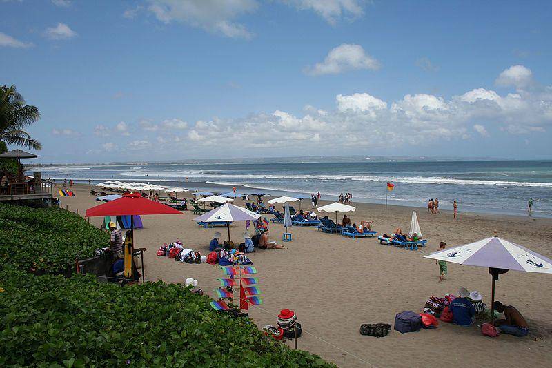 potret Pantai Seminyak (commons.wikimedia.org/tboothhk)