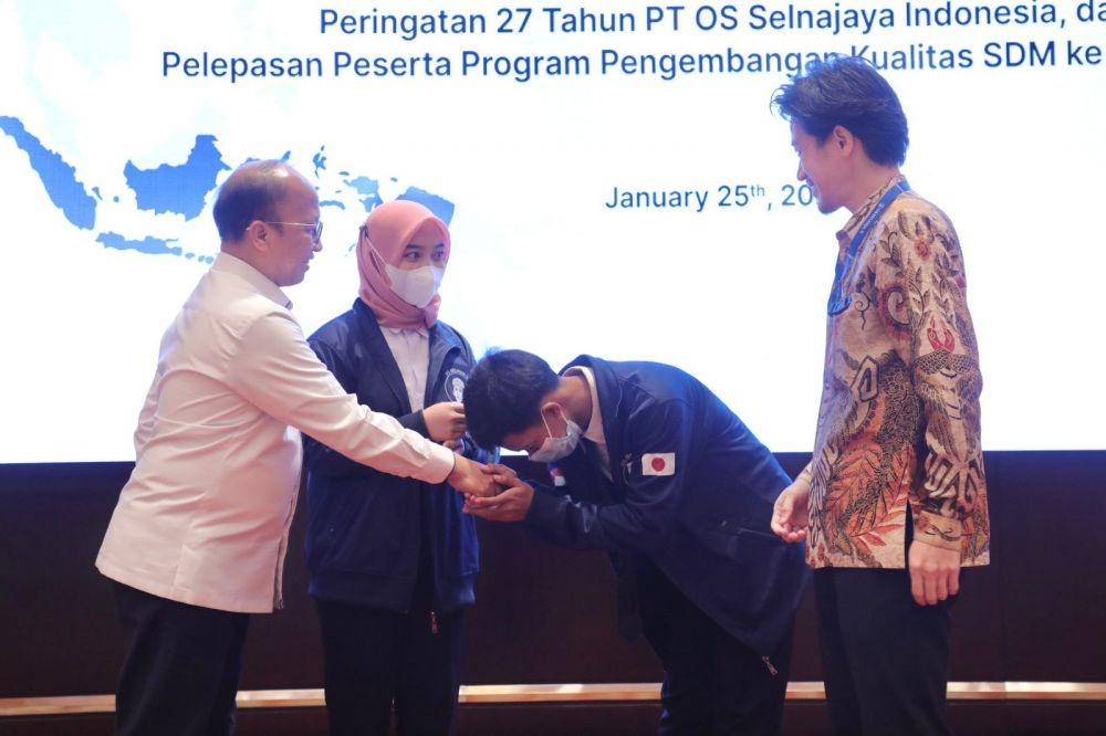 Sekretaris Jenderal Kementerian Ketenagakerjaan, Anwar Sanusi, pada acara Peringatan 27 Tahun PT OS Silnajaya Indonesia dan Pelepasan Peserta Program Pengembangan Kualitas SDM ke Luar Negeri di Jakarta, Rabu (25/1/2023). (Dok. Kemnaker)