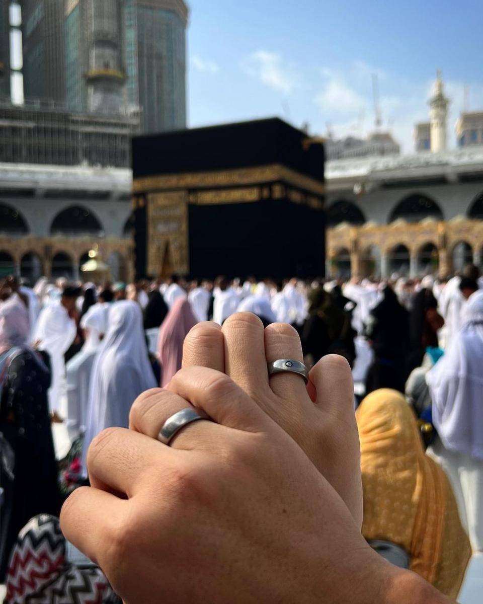 potret umrah Dian Ayu Lestari dan Omesh (instagram.com/dianayulestari)