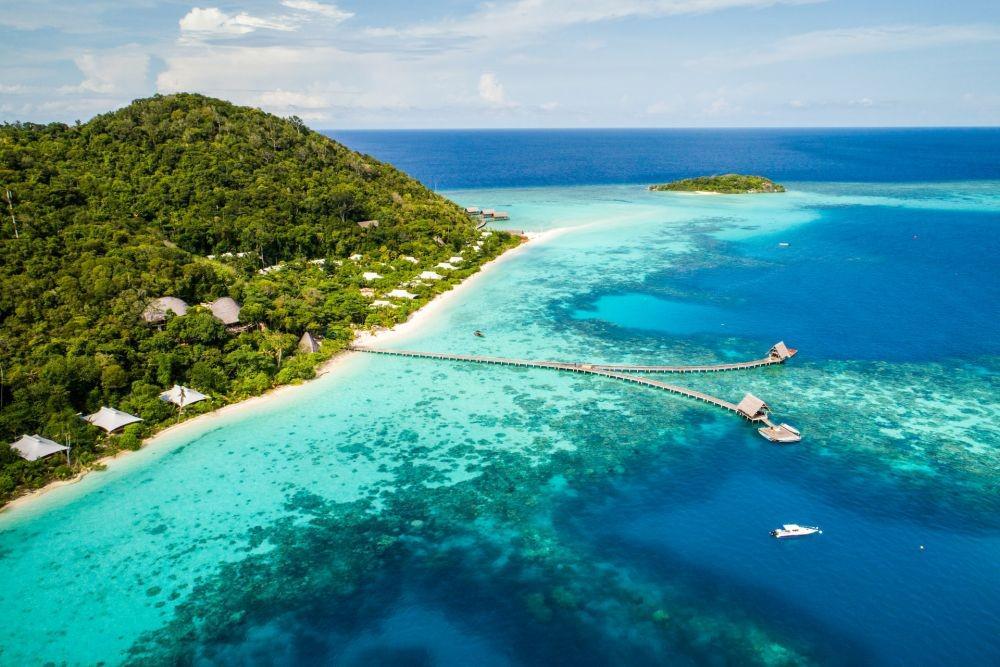 Potret keindahan Pulau Bawah di Kabupaten Kepulauan Anambas, Kepulauan Riau (unsplash.com/bawahreserve)