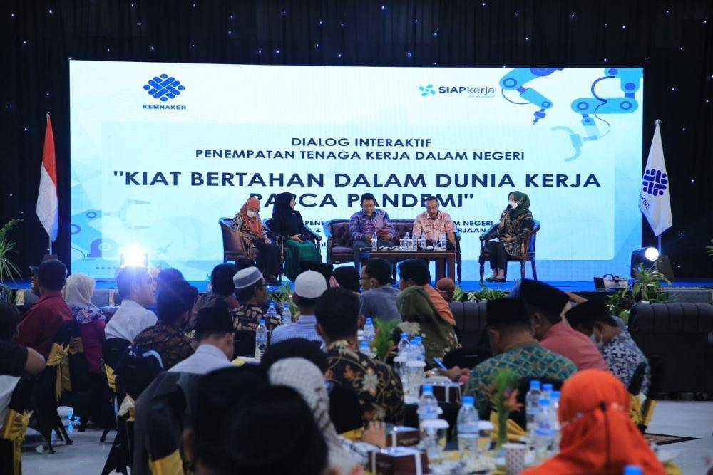 Forum Komunikasi Penempatan Tenaga Kerja Dalam Negeri (TKDN) bertajuk 'Kiat Bertahan Dalam Dunia Kerja Pasca Pandemi' di Jombang, Jawa Timur, Kamis (26/1/2023). (Dok. Kemnaker)