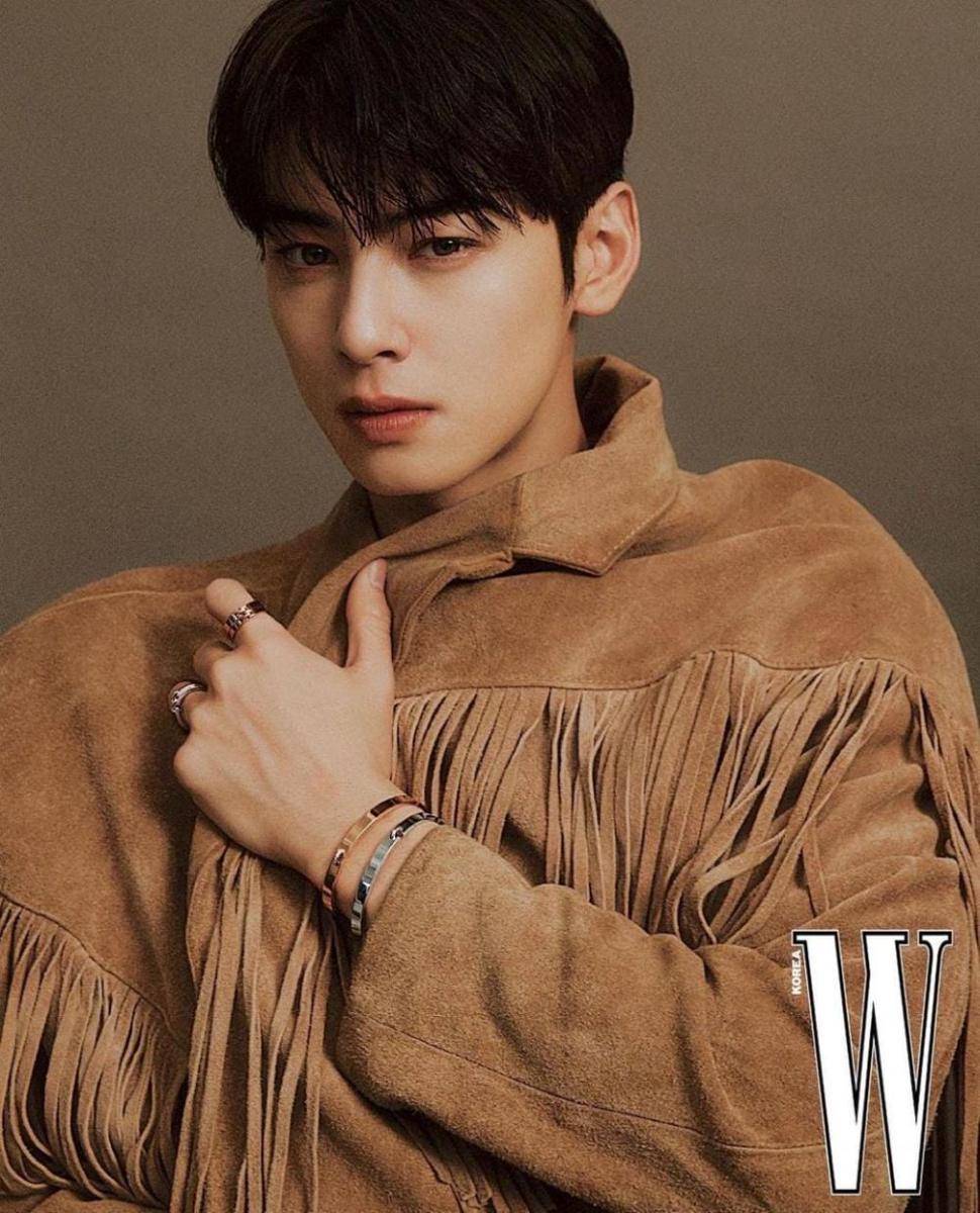 Cha Eun Woo (instagram.com/eunwo.o_c)