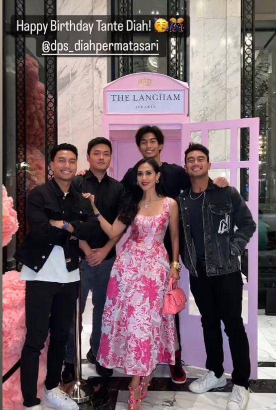 potret ultah ke-52 Diah Permatasari (instagram.com/dps_diahpermatasari)