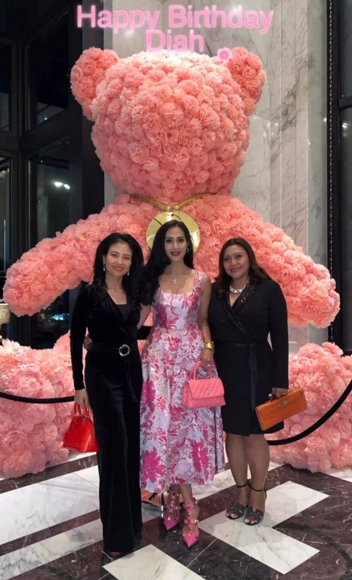 potret ultah ke-52 Diah Permatasari (instagram.com/mariags_2307)