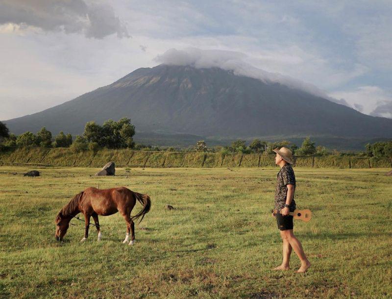 10 Potret Savanna Tianyar Bali, Jadi Lokasi Syuting MV TXT