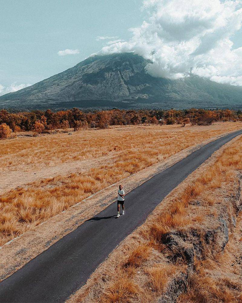 gambar pemandangan di Savana Tianyar saat musim panas (instagram.com/karangadiprana)