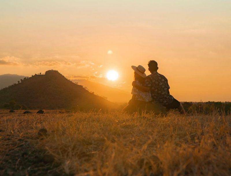 gambar pemandangan sunset di Savana Tianyar (instagram.com/corypramita)