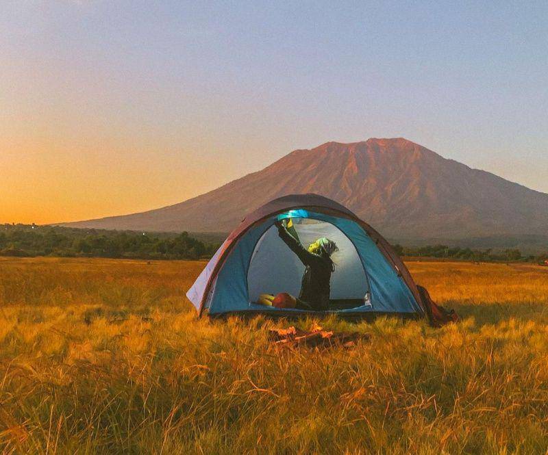 gambar orang kemping di Savana Tianyar (instagram.com/rahdek_indra)