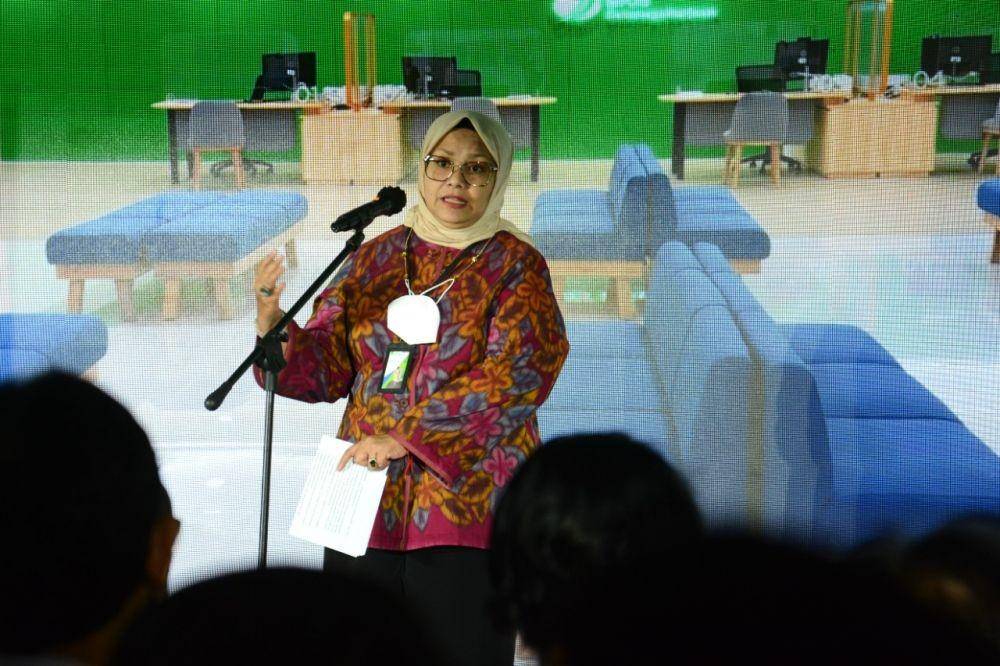 Direktur Pelayanan BPJS Ketenagakerjaan Roswita Nilakurnia menjelaskan tentang layanan baru BPJAMSOSTEK. (Dok. BPJAMSOSTEK)