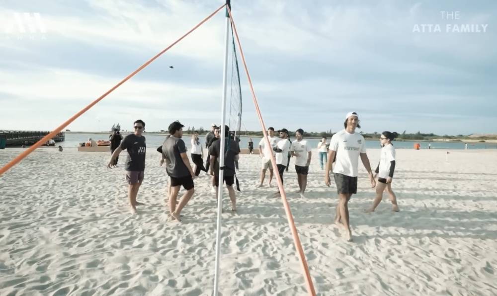 momen pertandingan tim Atta dan tim Gading (youtube.com/attahalilintar)