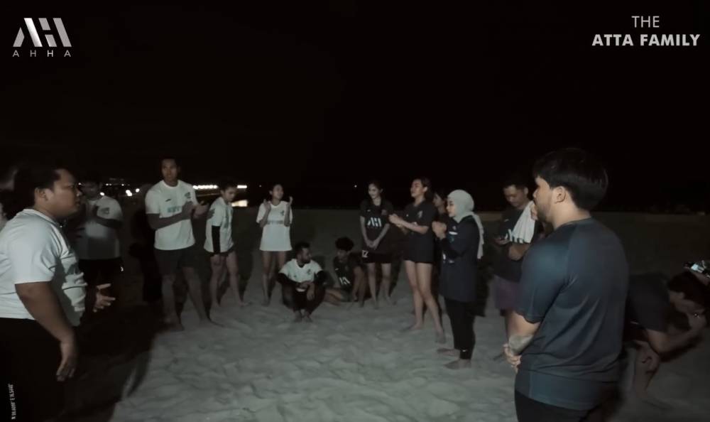 momen pertandingan tim Atta dan tim Gading (youtube.com/attahalilintar)