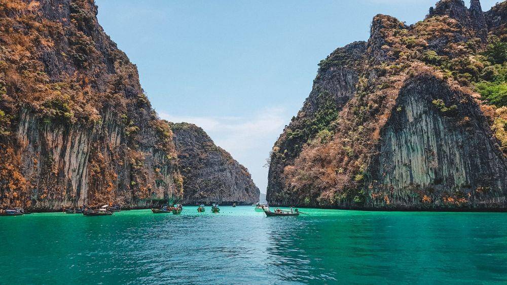 Potret Phi Phi Island di Krabi, Thailand (unsplash.com/_miltiadis_)