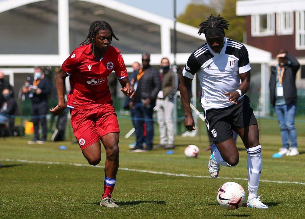 Idris Odutayo (kanan) (fulhamfc.com)