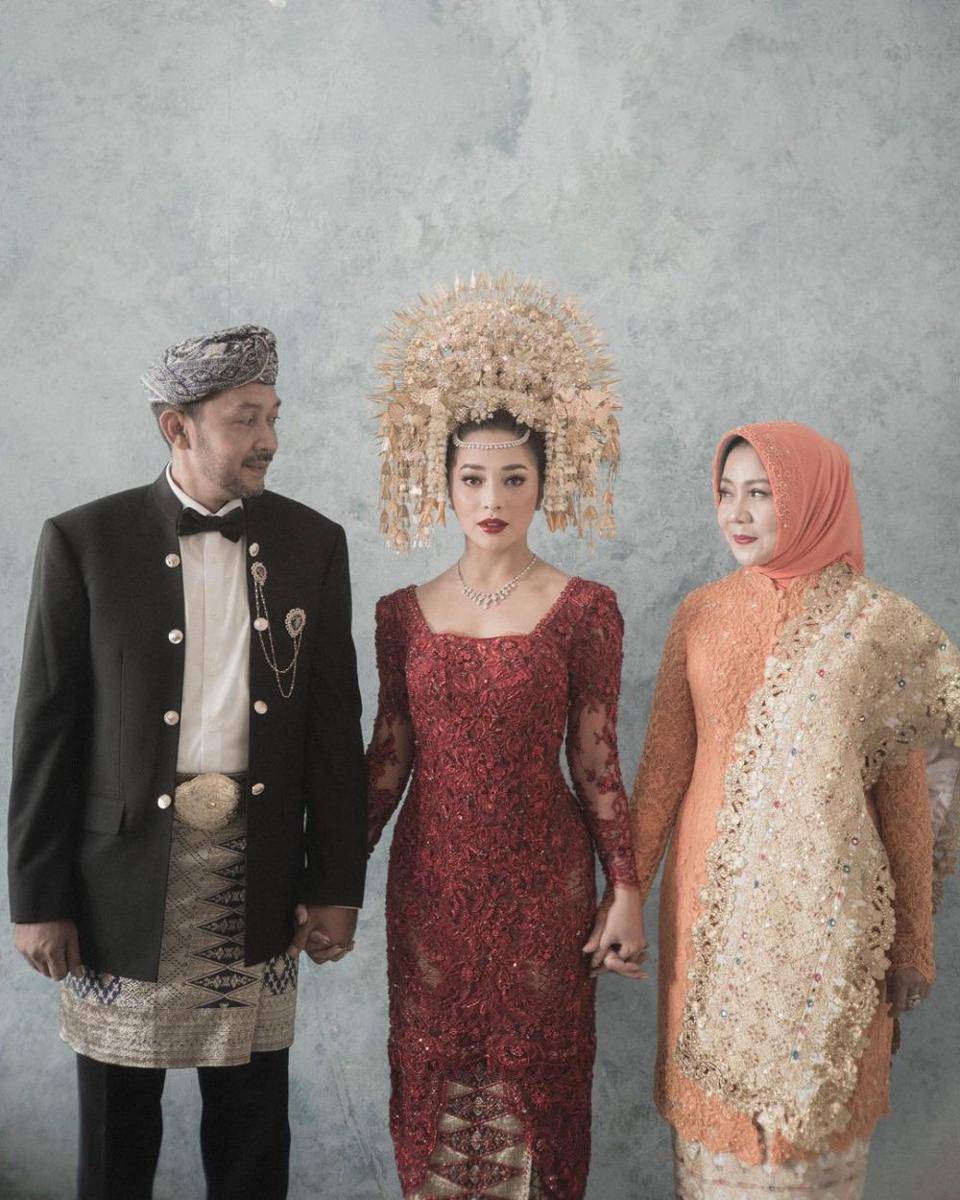 Potret Nikita Willy dengan pakaian adat Minang (instagram.com/nikitawillyofficial94)