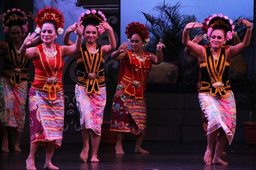 potret tari yapong (dok. situs encyclopedia.jakarta-tourism.go.id)