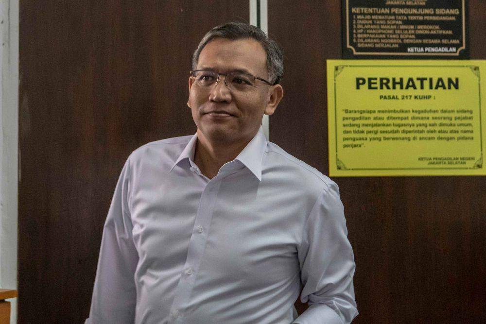 Terdakwa kasus "Obstruction of Justice" atau upaya untuk menghalang-halangi suatu proses hukum pada kasus pembunuhan Brigadir N Yosua Hutabarat, Agus Nurpatria berjalan usai mengikuti sidang lanjutan dengan agenda pembacaan tuntutan oleh Jaksa Penuntut Umum di Pengadilan Negeri Jakarta Selatan, Jumat (27/1/2023). (ANTARA FOTO/Muhammad Adimaja)