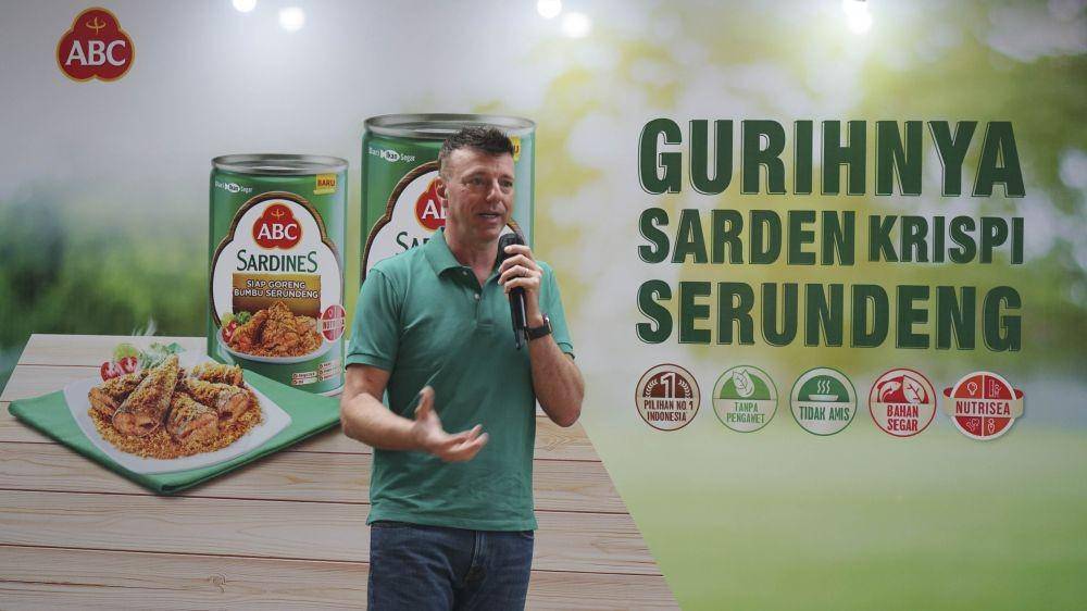Steven Debrabandere, Managing Director Kraft Heinz Indonesia & Papua Nugini menyampaikan sambutannya pada peluncuran "Sarden ABC Siap Goreng Bumbu Serundeng" (26/01/23) (Dok. Heinz ABC Indonesia)