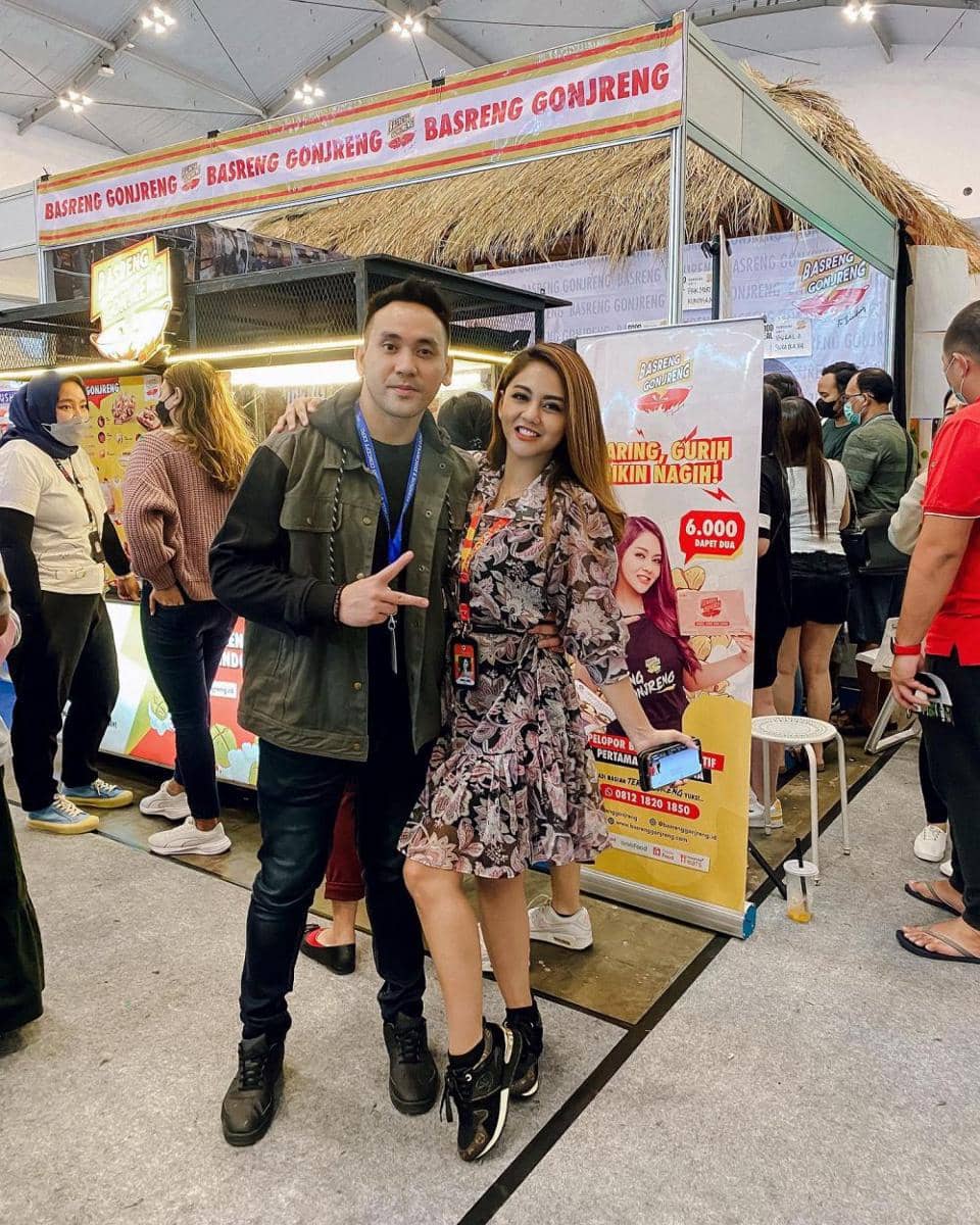 potret Jenita Janet dan suami (instagram.com/jenitajanet)