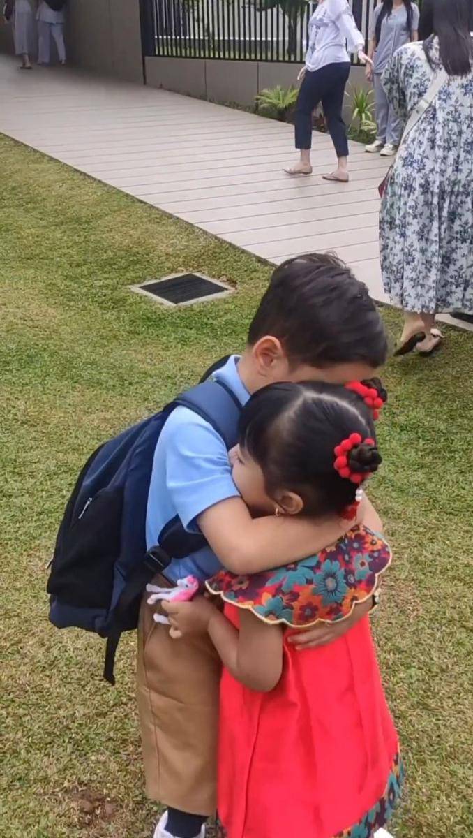 potret Chava antar Xabiru ke sekolah (instagram.com/rachelvennya)