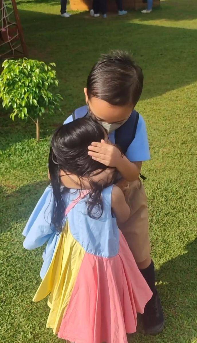 potret Chava antar Xabiru ke sekolah (instagram.com/rachelvennya)