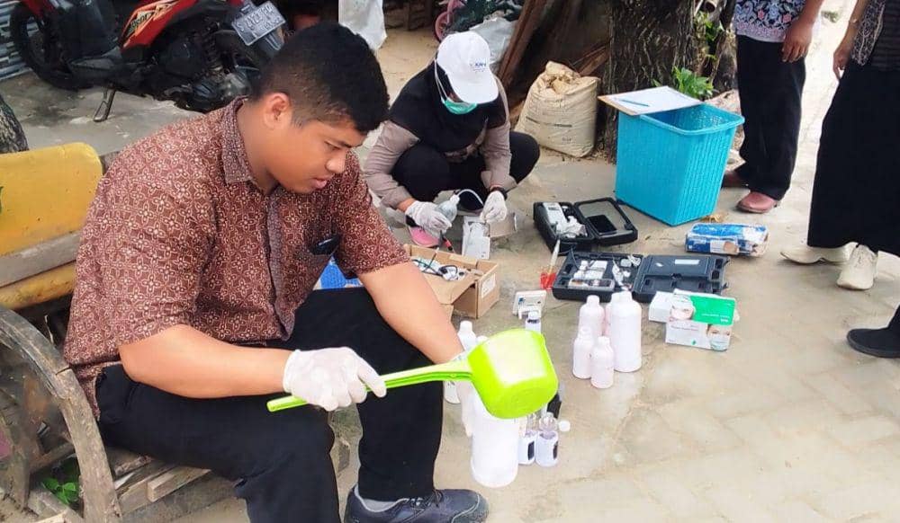 Air sumur warga Tuban berubah warga dari jernih menjadi merah. Dok Istimewa