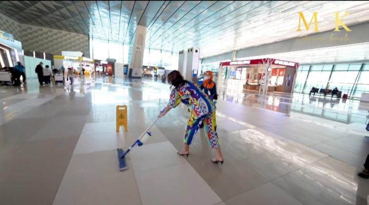 potret Bunda Corla di perjalanan menuju Surabaya (youtube.com/maharani kemala)