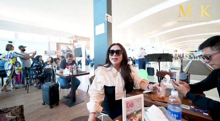 potret Bunda Corla di perjalanan menuju Surabaya (youtube.com/maharani kemala)