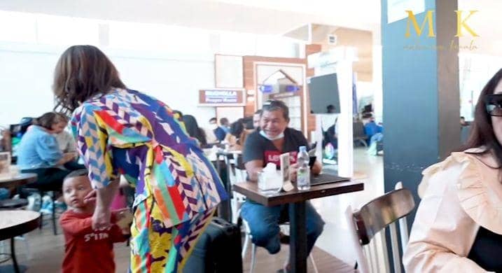 potret Bunda Corla di perjalanan menuju Surabaya (youtube.com/maharani kemala)