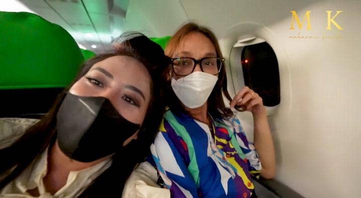 10 Potret Bunda Corla di Perjalanan Menuju Surabaya, Ngepel di Bandara