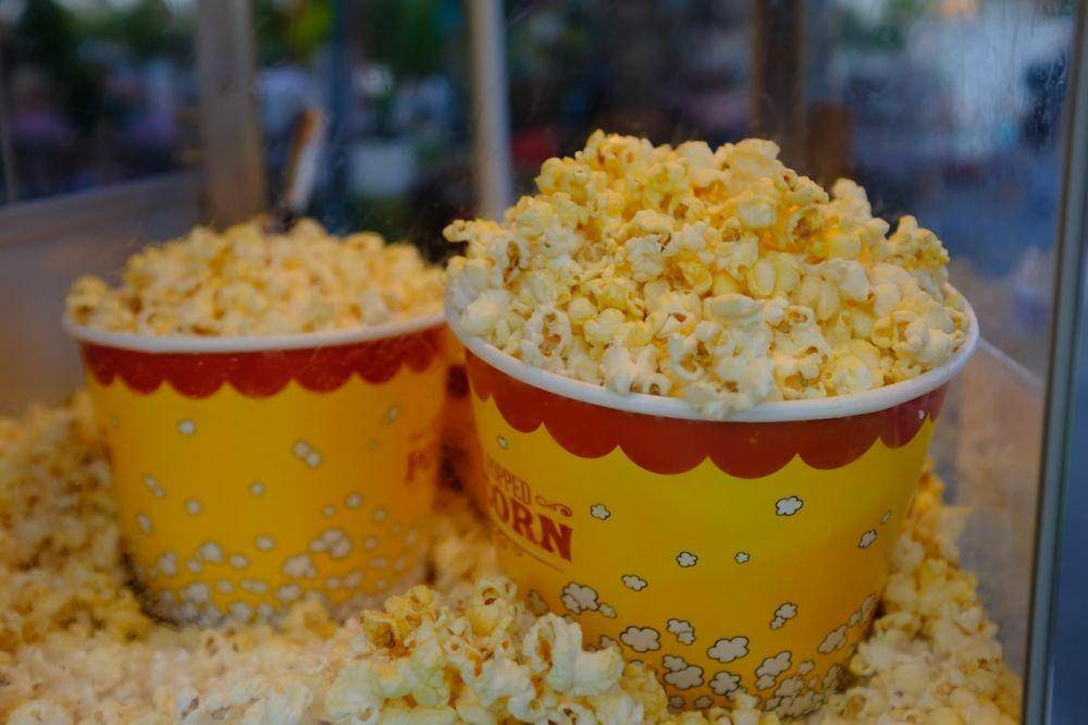 ilustrasi popcorn bioskop (pexels.com/John Booth)