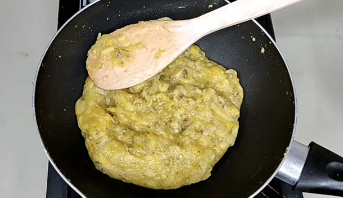 ilustrasi membuat vla pisang (YouTube.com/Imaf Cooking)