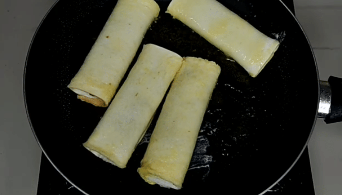 ilustrasi memanggang roti tawar isi vla pisang (YouTube.com/Imaf Cooking)