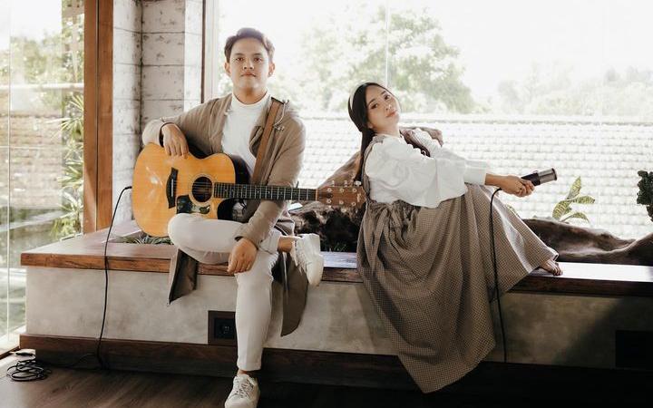 9 Potret Harmonis Uki Diqie dan Thana Ajeng, Kompak Bikin Grup Musik!