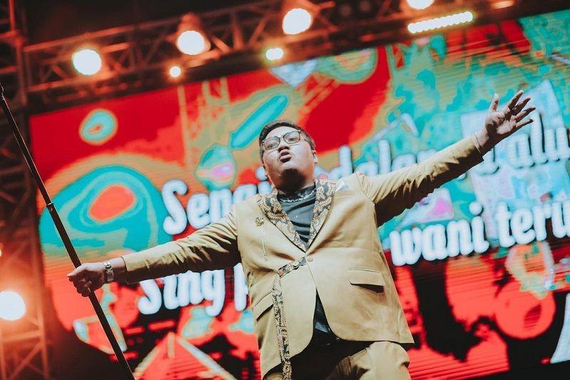 Lirik Lagu dan Terjemahan Balungan Kere dari Ndarboy Genk