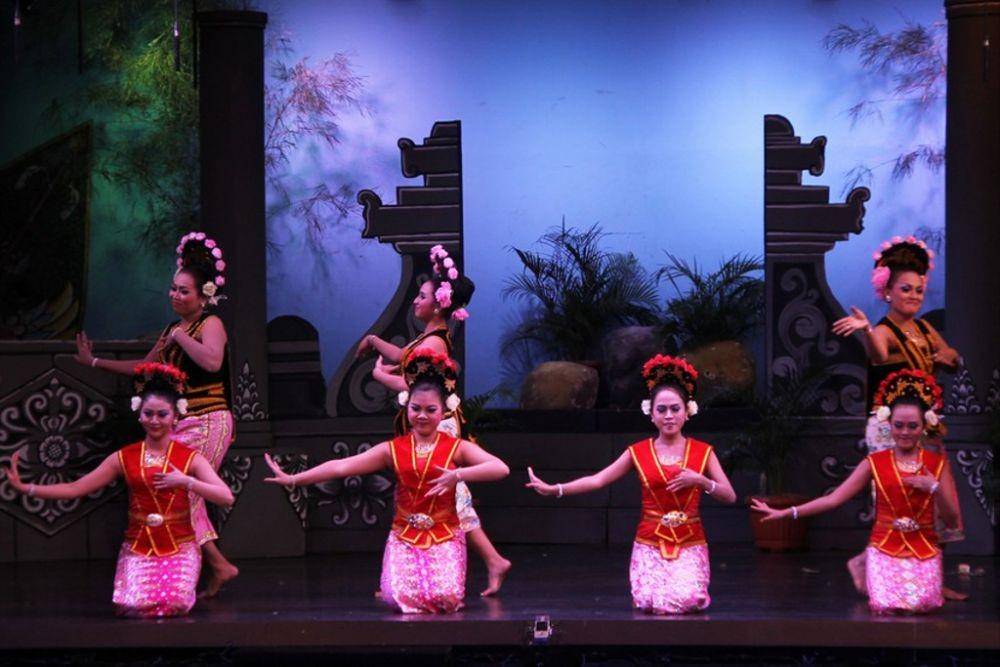 potret tari yapong (dok. situs encyclopedia.jakarta-tourism.go.id)