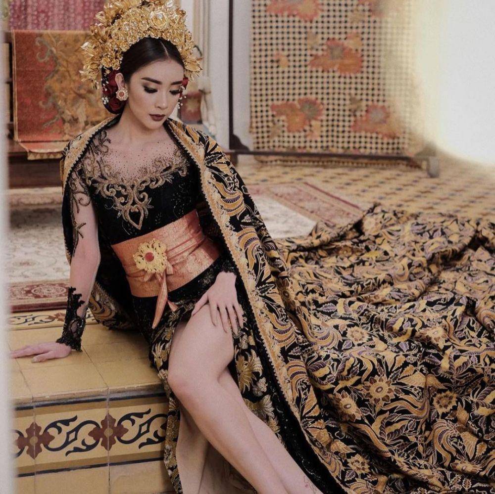 kebaya rancangan Robby Dion (instagram.com/robbydion)