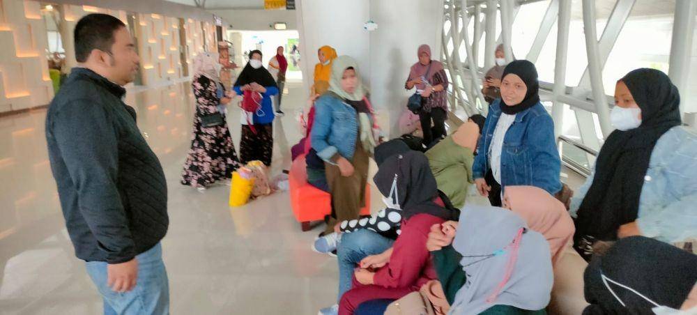 Kondisi 87 CPMI nonprosedural yang dijaring oleh Pengawasan Ketenagakerjaan Kemnaker di Bandara Juanda. (Dok. Kemnaker)