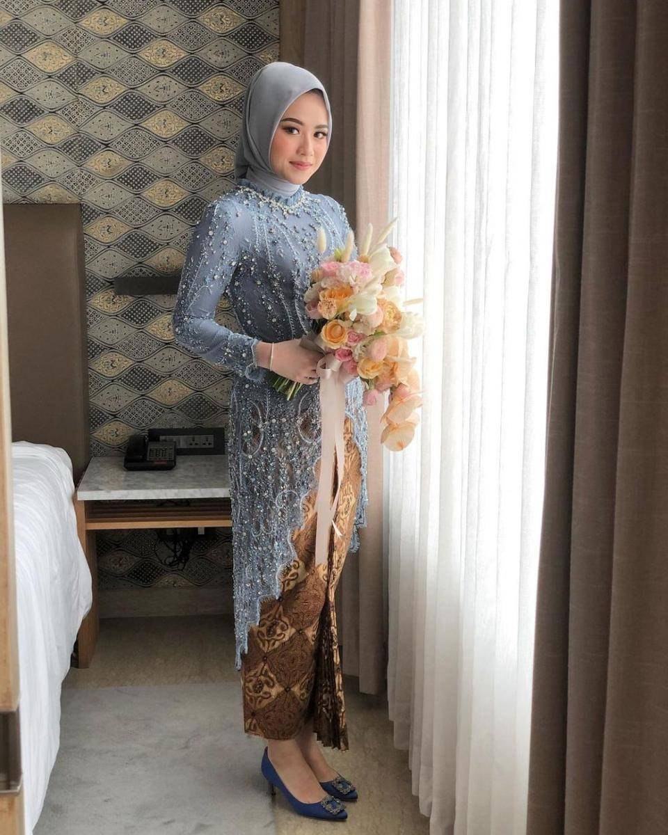 kebaya rancangan Robby Dion (instagram.com/robbydion)