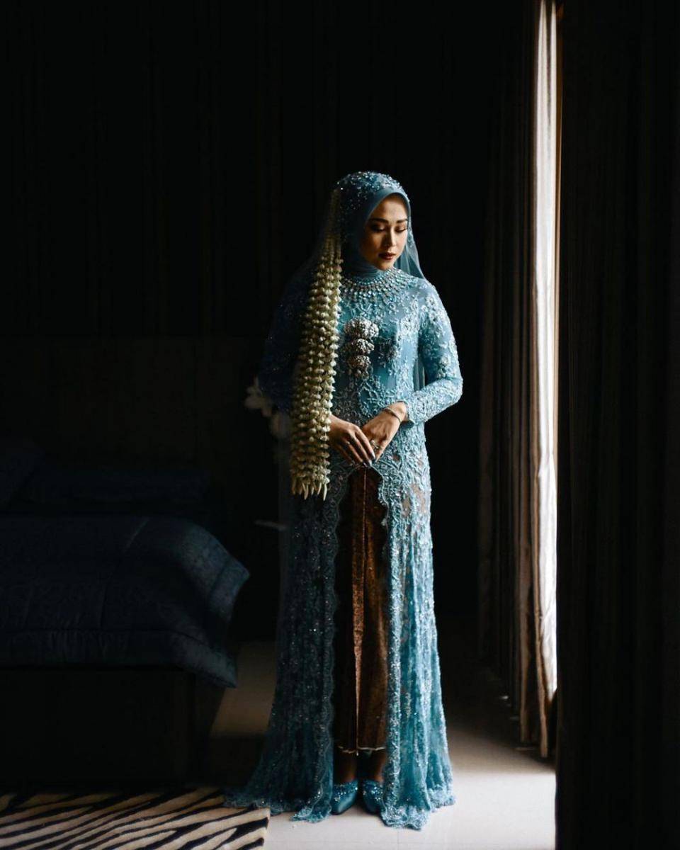 kebaya rancangan Robby Dion (instagram.com/robbydion)