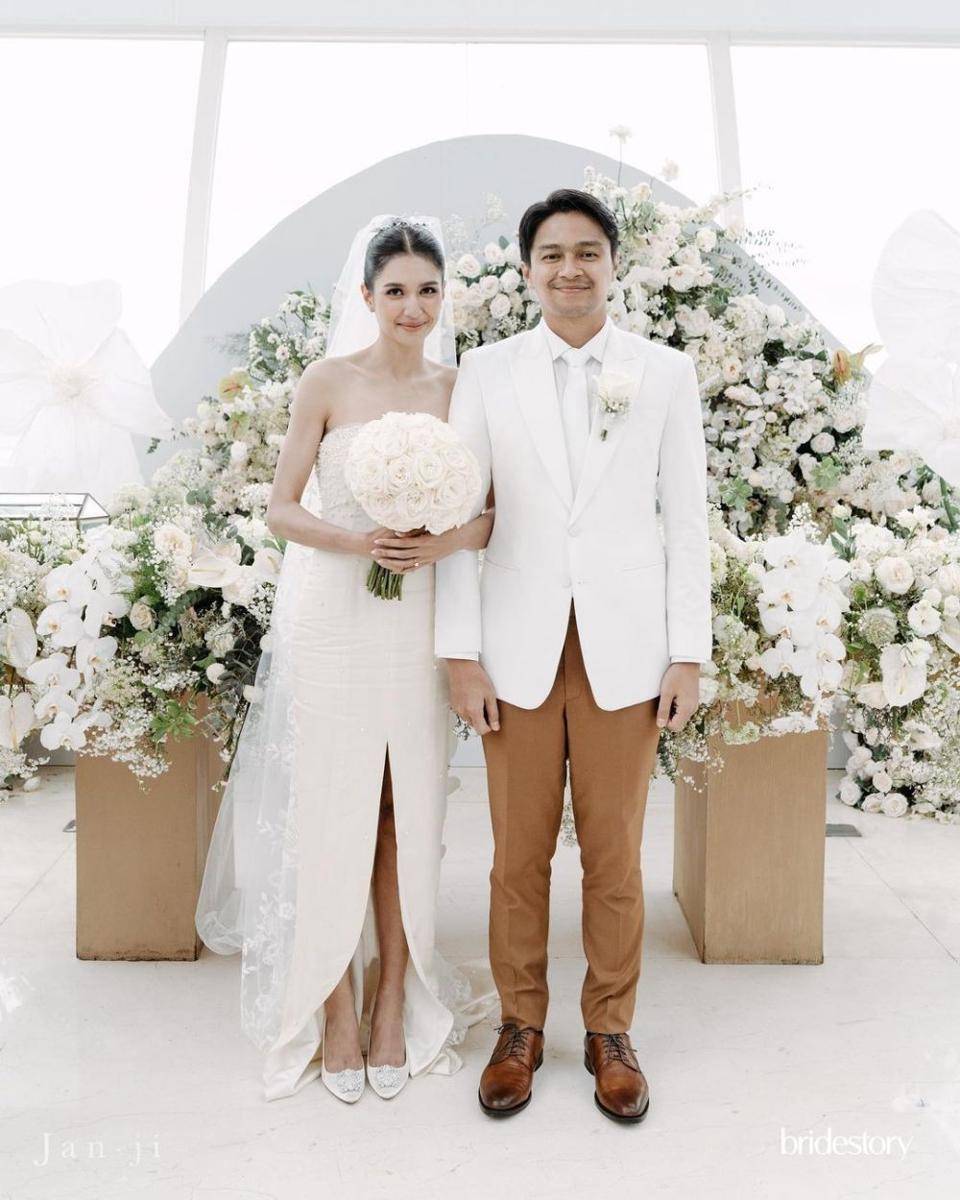 Baju pernikahan Mikha Tambayong (instagram.com/miktambayong)