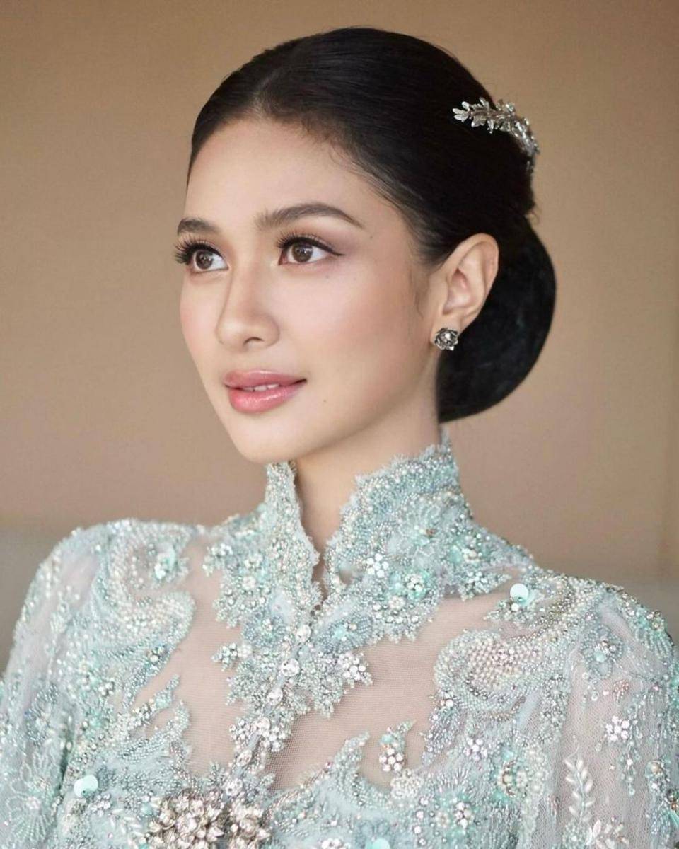 Makeup pernikahan Mikha Tambayong (instagram.com/evalovira)