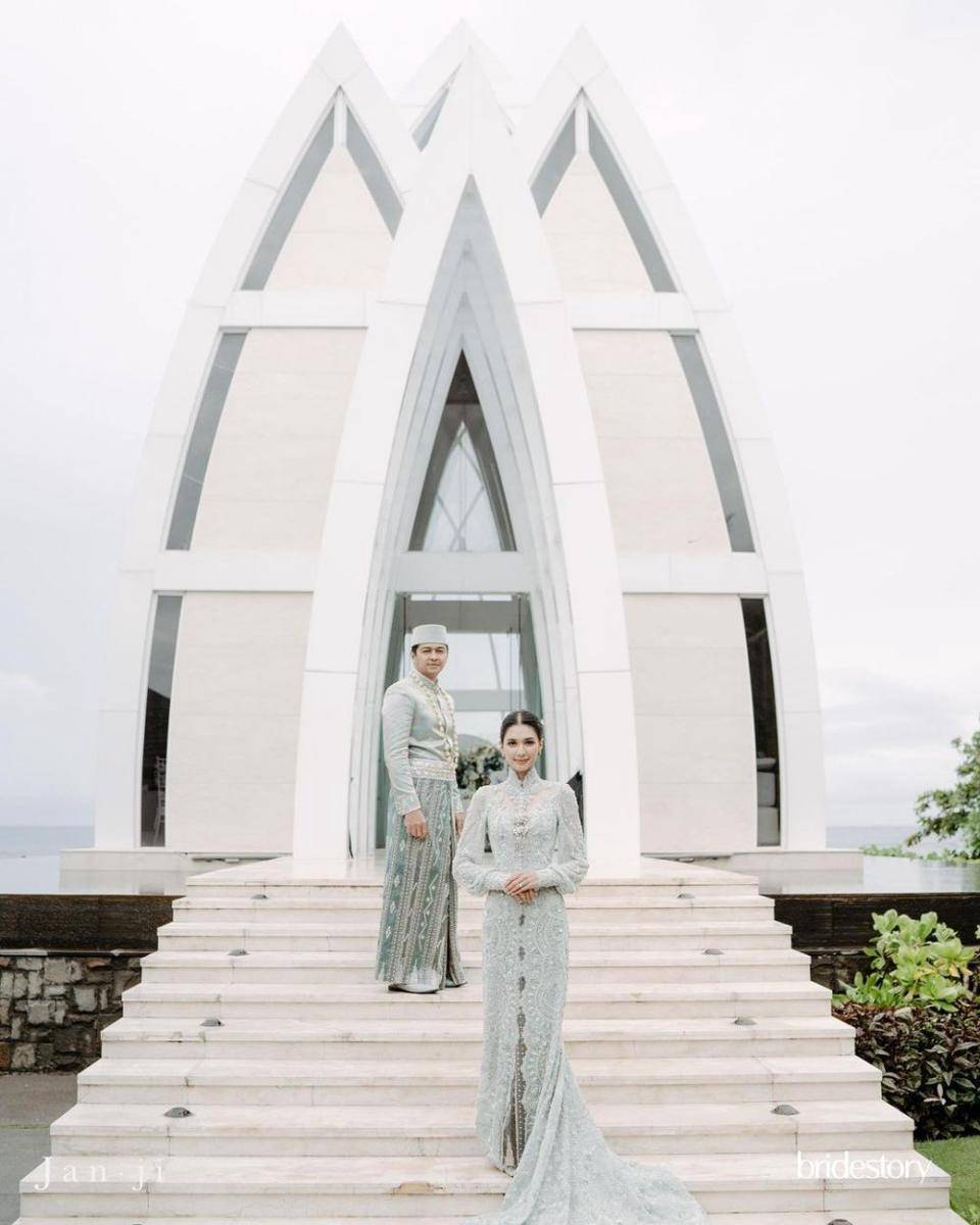 Baju pernikahan Mikha Tambayong (instagram.com/miktambayong)