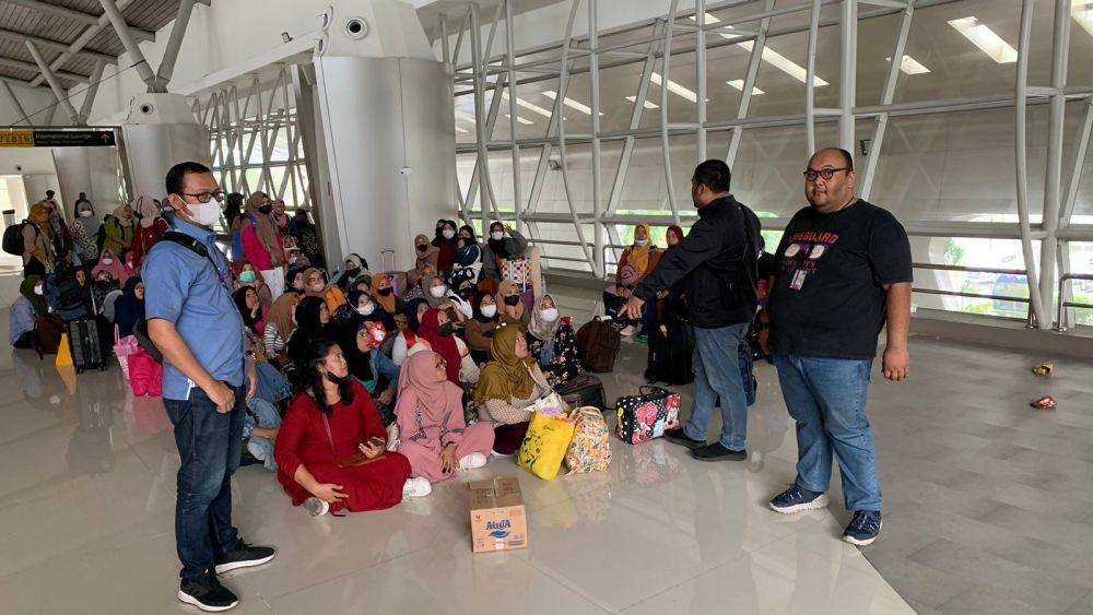 Pengawas Ketenagakerjaan melakukan inspeksi mendadak (sidak) di Bandar Udara Juanda, Sidoarjo, Jawa Timur, pada Sabtu (28/1/2023). (Dok. Kemnaker)