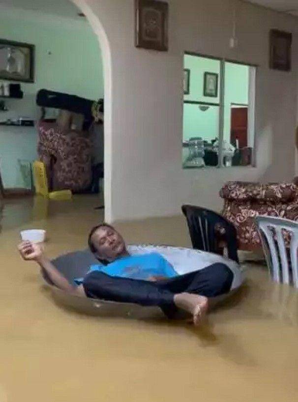 bapak-bapak santai segala situasi (instagram.com/wkwkland_real)