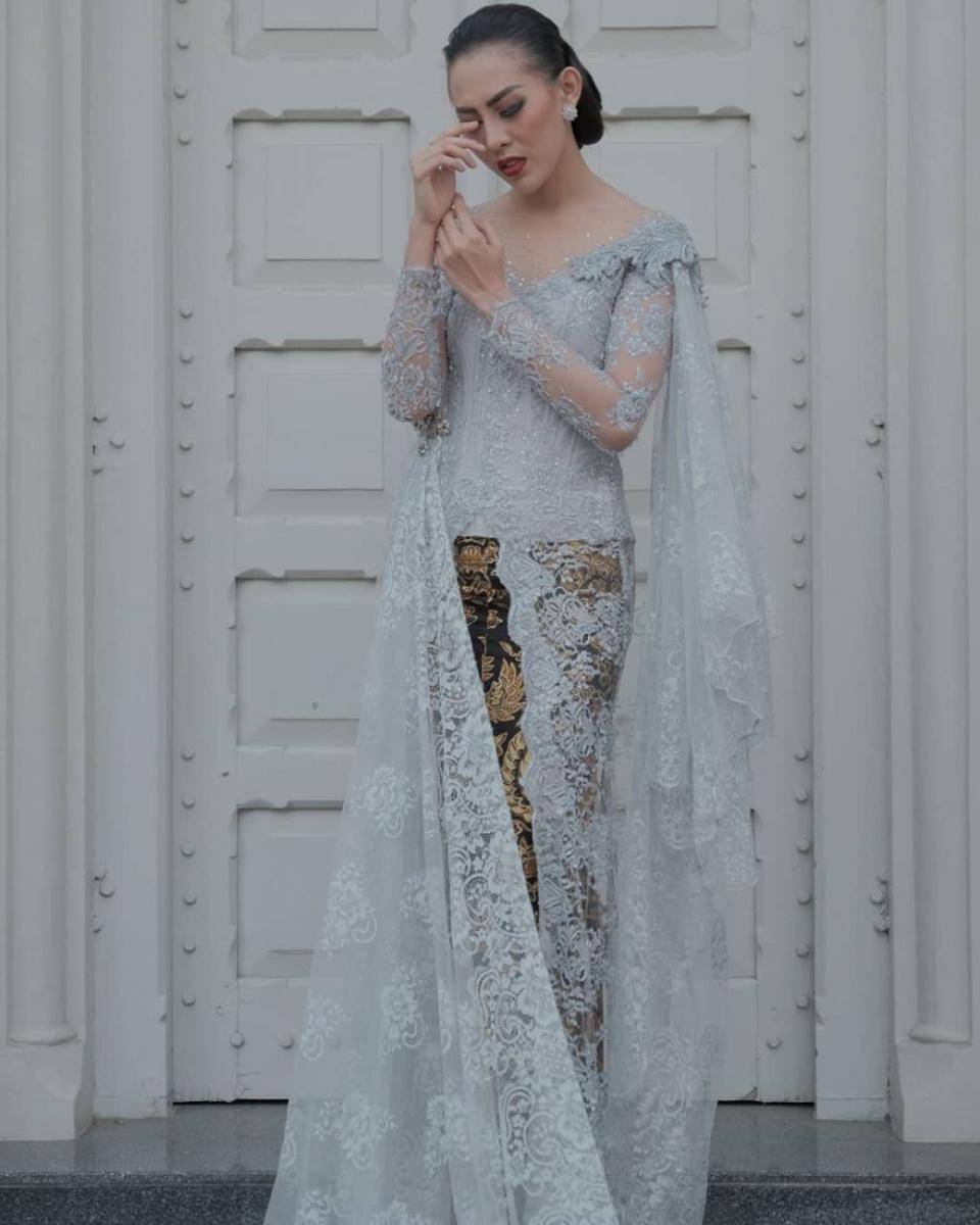 kebaya rancangan Robby Dion (instagram.com/robbydion)