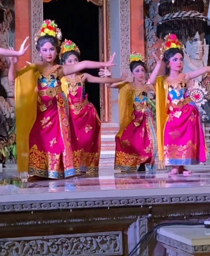 potret anak Happy Salma tampil menari (instagram.com/happysalma)